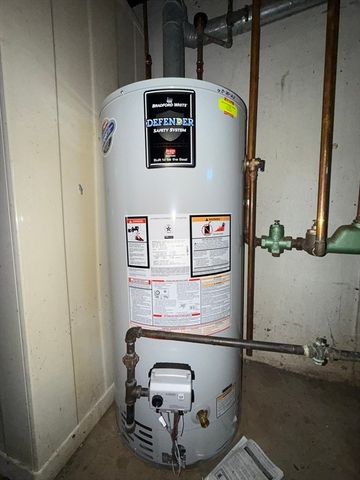 98 Greenpoint Cir, Chicopee, MA 01020