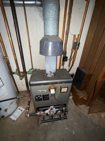 98 Greenpoint Cir, Chicopee, MA 01020