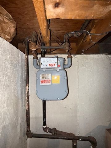 98 Greenpoint Cir, Chicopee, MA 01020