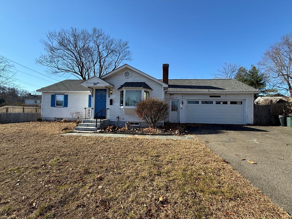 98 Greenpoint Cir, Chicopee, MA 01020