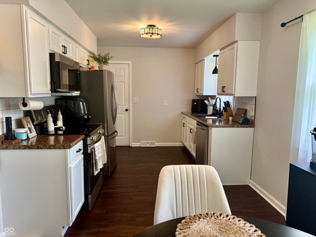 202 Wayside Drive, Plainfield, IN 46168