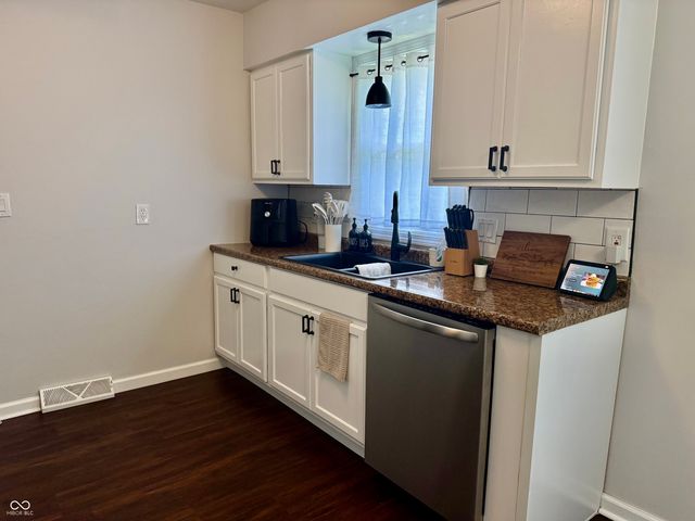 202 Wayside Drive, Plainfield, IN 46168