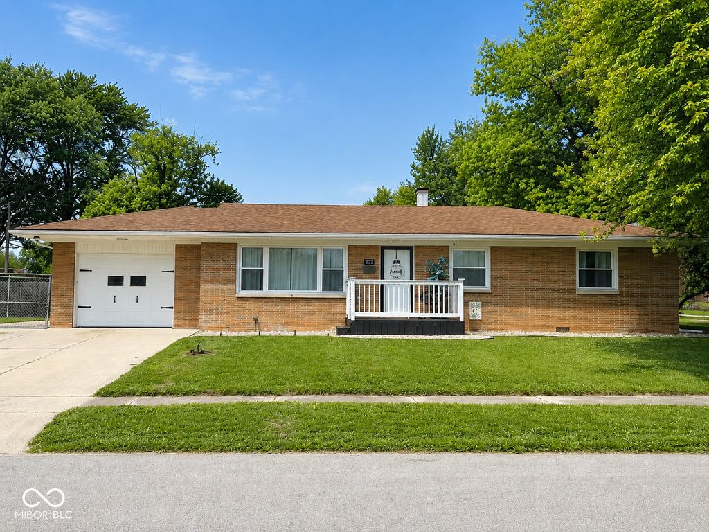 202 Wayside Drive, Plainfield, IN 46168