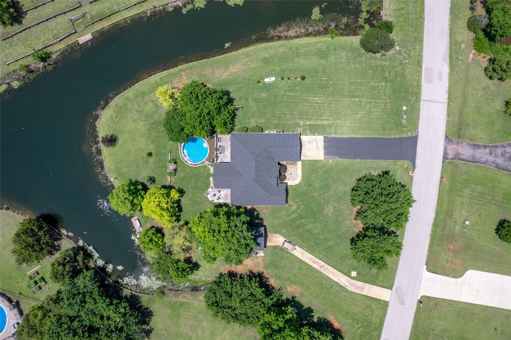 Image 1 of property listing at 2804 Pelican Way, Blanchard, OK 73010