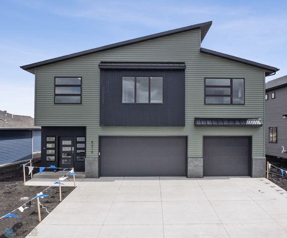 8318 61st Street S, Horace, ND 58047