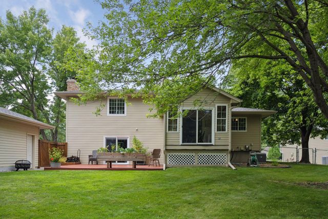 9772 Ives Lane N, Maple Grove, MN 55369