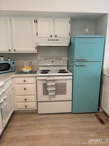 16 Pine Orchard Road APT 9, Branford, CT 06405