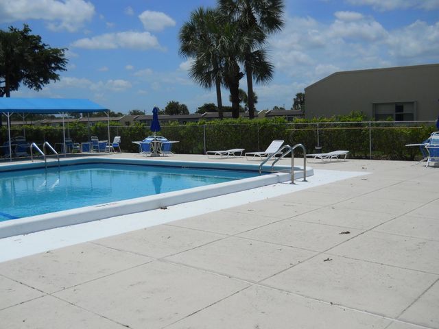 166 Lake Meryl Drive 166, West Palm Beach, FL 33411