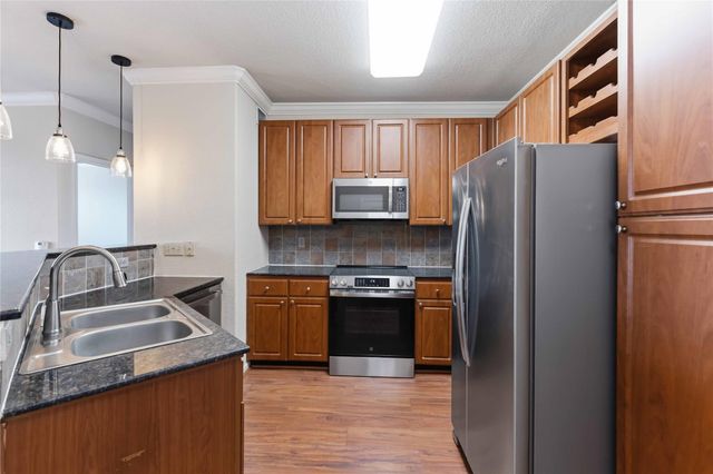 1711 Old Spanish Trail 207, Houston, TX 77054