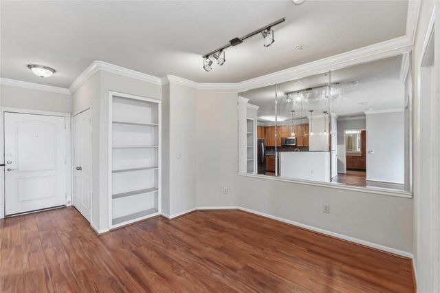 1711 Old Spanish Trail 207, Houston, TX 77054