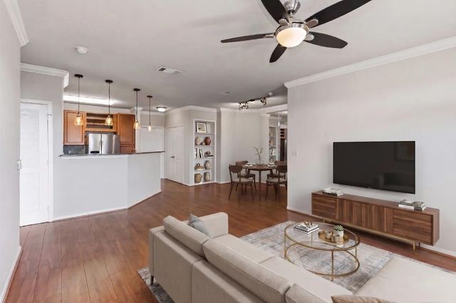 1711 Old Spanish Trail 207, Houston, TX 77054