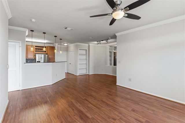 1711 Old Spanish Trail 207, Houston, TX 77054