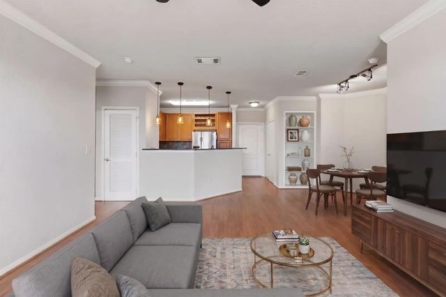 1711 Old Spanish Trail 207, Houston, TX 77054