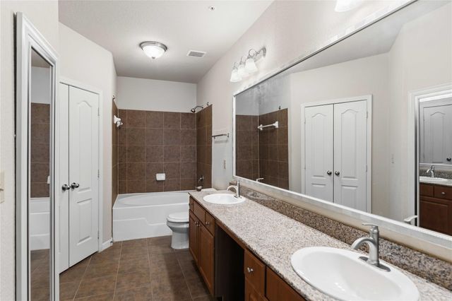 1711 Old Spanish Trail 207, Houston, TX 77054