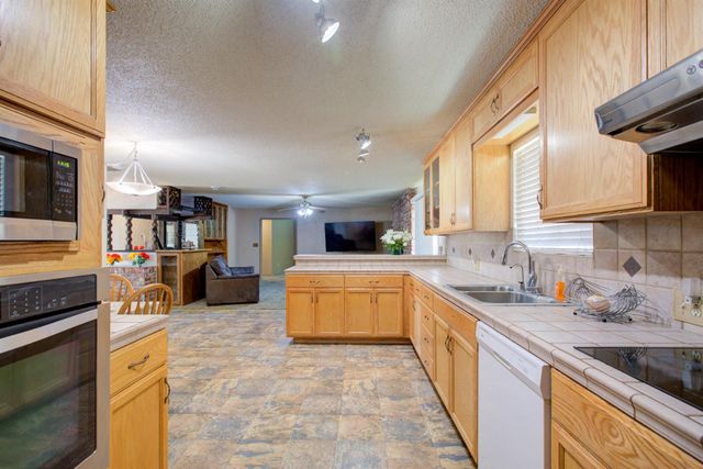 2982 Sequoia Dr, Merced, CA 95340