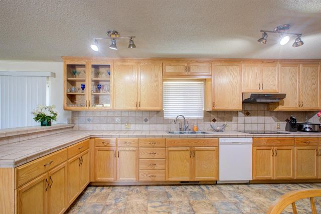 2982 Sequoia Dr, Merced, CA 95340