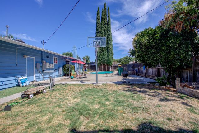 2982 Sequoia Dr, Merced, CA 95340