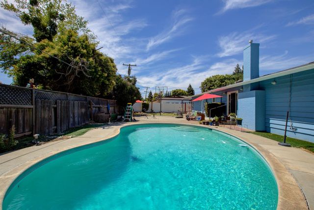 2982 Sequoia Dr, Merced, CA 95340