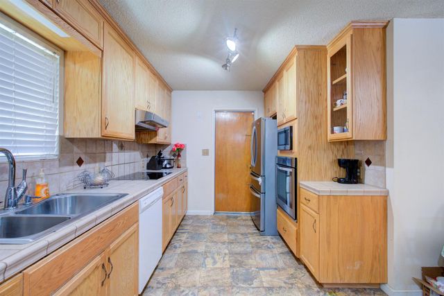 2982 Sequoia Dr, Merced, CA 95340