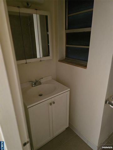 475 Grand 1F, Palisades Park, NJ 07650