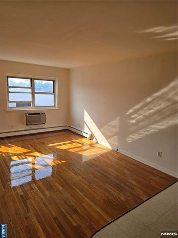 475 Grand 1F, Palisades Park, NJ 07650