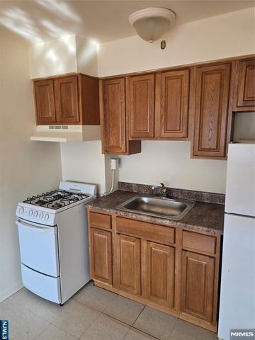 475 Grand 1F, Palisades Park, NJ 07650