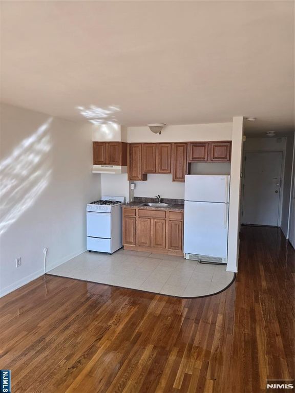 475 Grand 1F, Palisades Park, NJ 07650