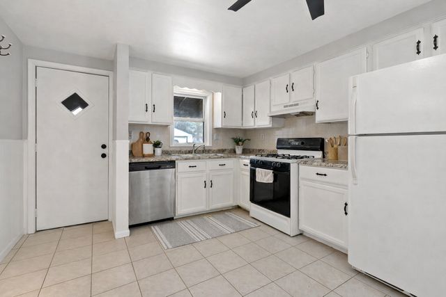 5216 Bryant Avenue N, Minneapolis, MN 55430