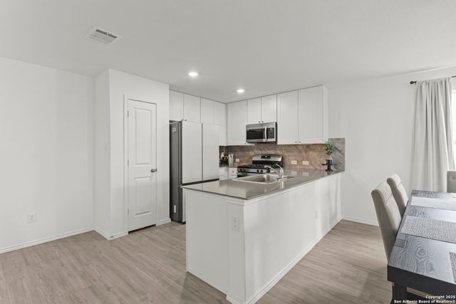 7022 Serf Pl, San Antonio, TX 78252