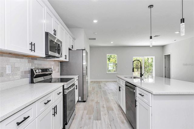 586 MARION OAKS TRL, Ocala, FL 34473