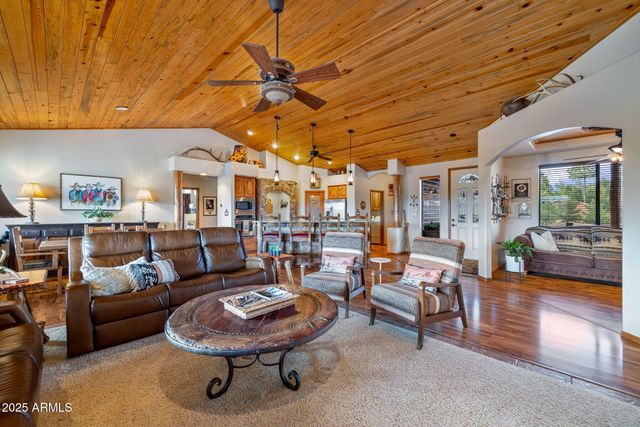 2702 COVERED WAGON Trail, Overgaard, AZ 85933