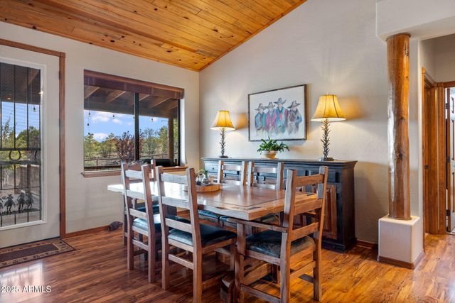 2702 COVERED WAGON Trail, Overgaard, AZ 85933