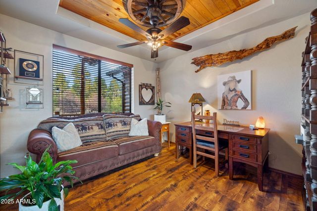 2702 COVERED WAGON Trail, Overgaard, AZ 85933