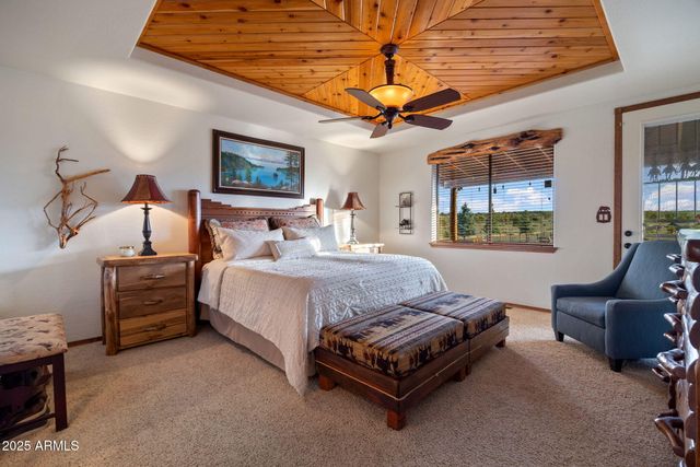 2702 COVERED WAGON Trail, Overgaard, AZ 85933