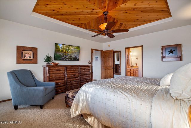 2702 COVERED WAGON Trail, Overgaard, AZ 85933