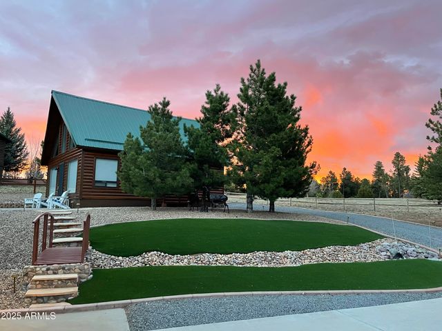 2702 COVERED WAGON Trail, Overgaard, AZ 85933