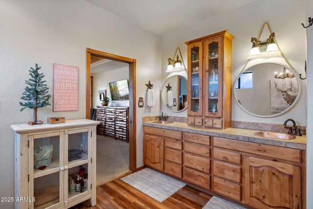 2702 COVERED WAGON Trail, Overgaard, AZ 85933