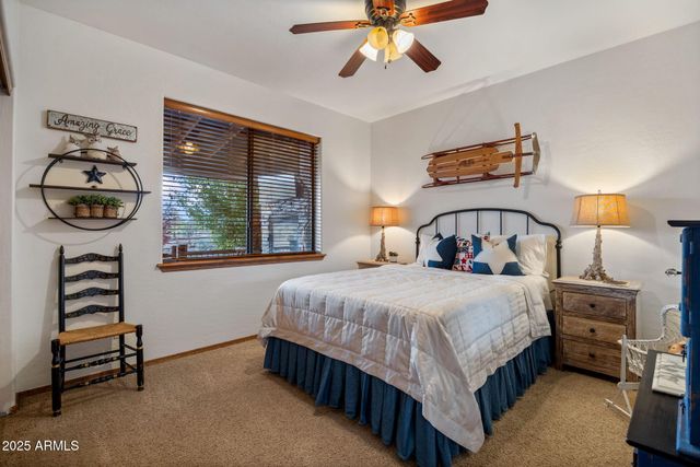 2702 COVERED WAGON Trail, Overgaard, AZ 85933