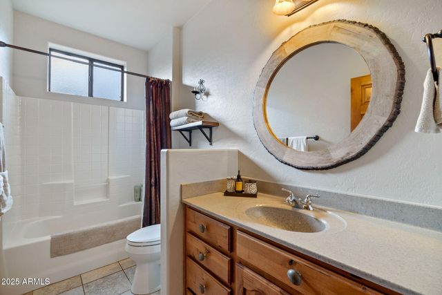 2702 COVERED WAGON Trail, Overgaard, AZ 85933