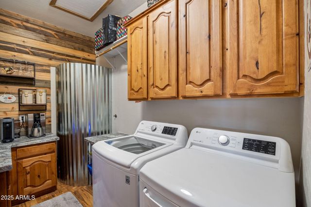 2702 COVERED WAGON Trail, Overgaard, AZ 85933