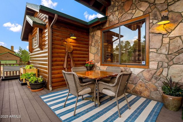 2702 COVERED WAGON Trail, Overgaard, AZ 85933