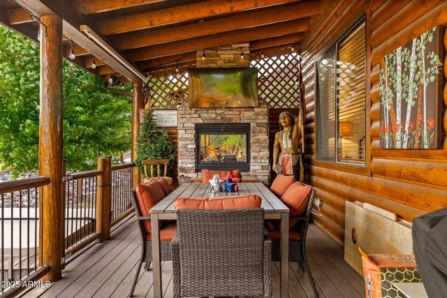 2702 COVERED WAGON Trail, Overgaard, AZ 85933