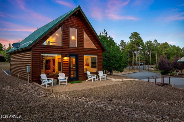 2702 COVERED WAGON Trail, Overgaard, AZ 85933