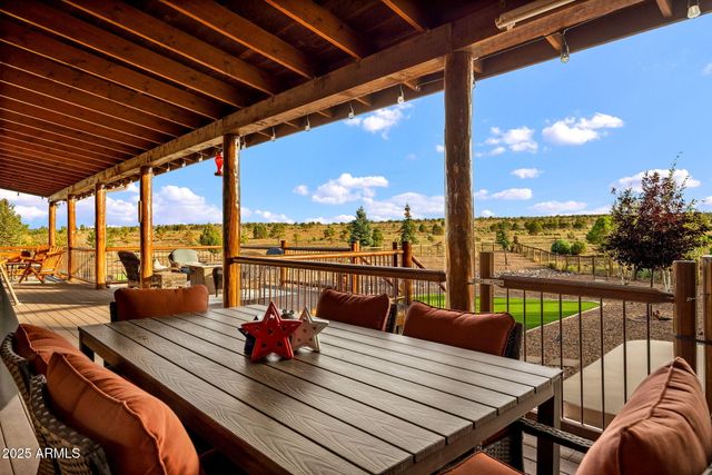 2702 COVERED WAGON Trail, Overgaard, AZ 85933