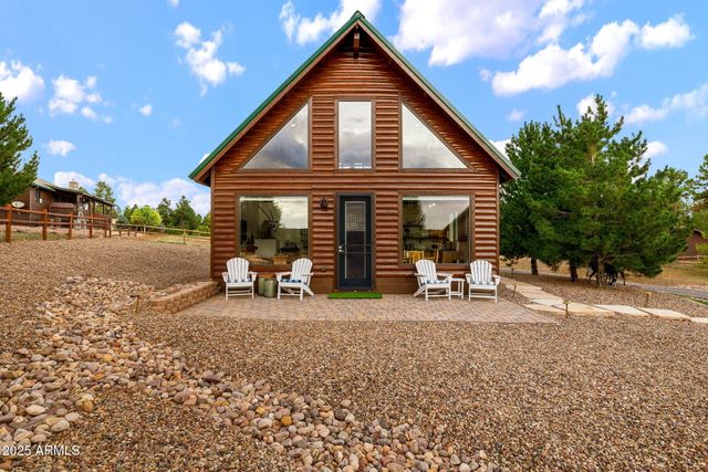 2702 COVERED WAGON Trail, Overgaard, AZ 85933