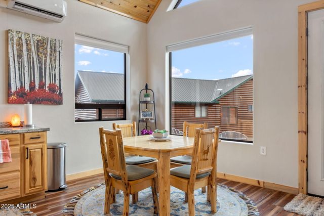 2702 COVERED WAGON Trail, Overgaard, AZ 85933