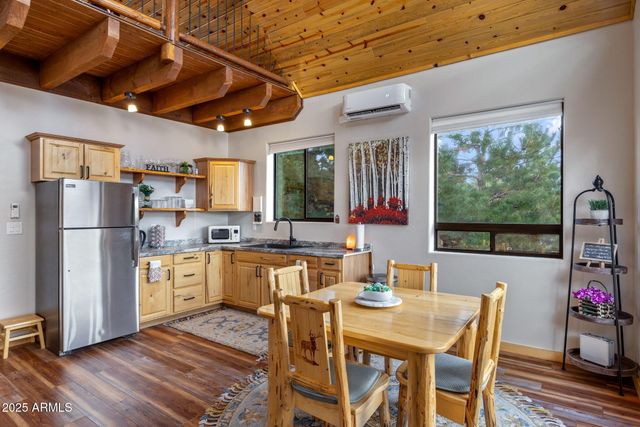 2702 COVERED WAGON Trail, Overgaard, AZ 85933