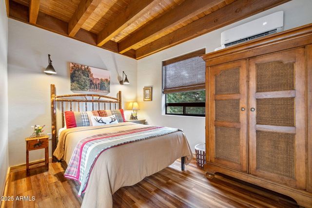 2702 COVERED WAGON Trail, Overgaard, AZ 85933