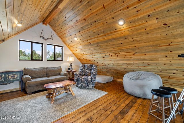 2702 COVERED WAGON Trail, Overgaard, AZ 85933