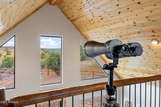 2702 COVERED WAGON Trail, Overgaard, AZ 85933